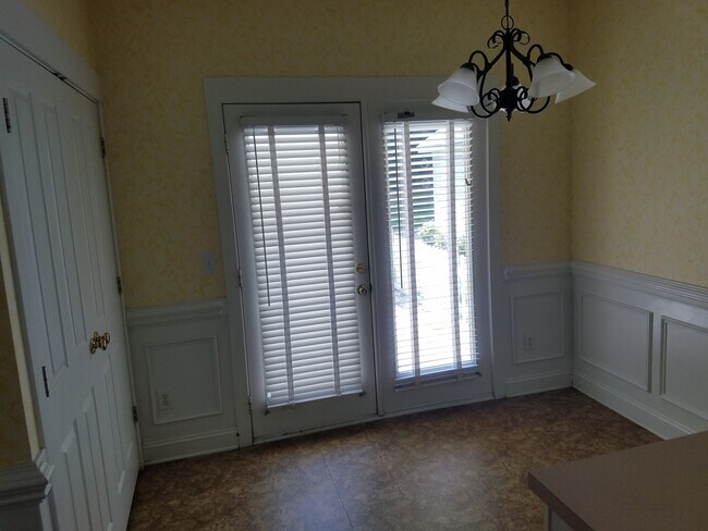 Building Photo - COMING SOON! Ballantyne Beauty! Spacious 3BR Home w/ Fireplace & Fenced Yard