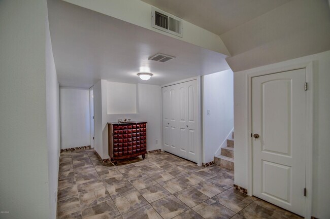 Building Photo - 8420 E Keim Dr