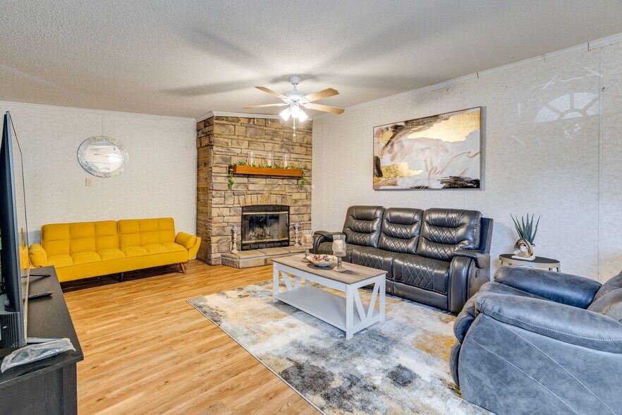 Building Photo - 9427 Syble Dr