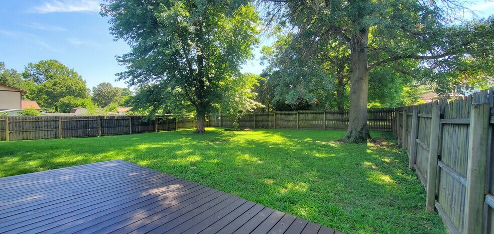 Building Photo - 313 Britanna Dr