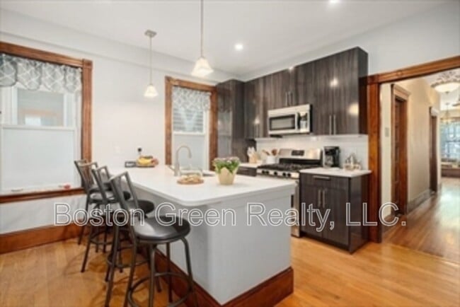 Building Photo - 181 M St