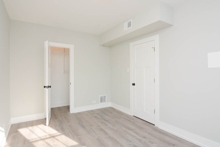 Building Photo - 1133 Maple Ave