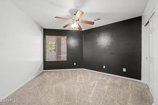 Building Photo - 614 S 111th Dr