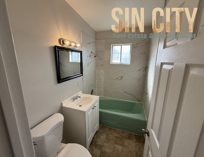 Building Photo - Discover Urban Comfort: Spacious Second Floor 1-Bedroom Oasis at Lyn Capri