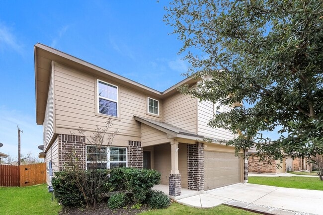 Building Photo - 5 bedroom first time rental! $500 off of the first full month for applications submitted by March...