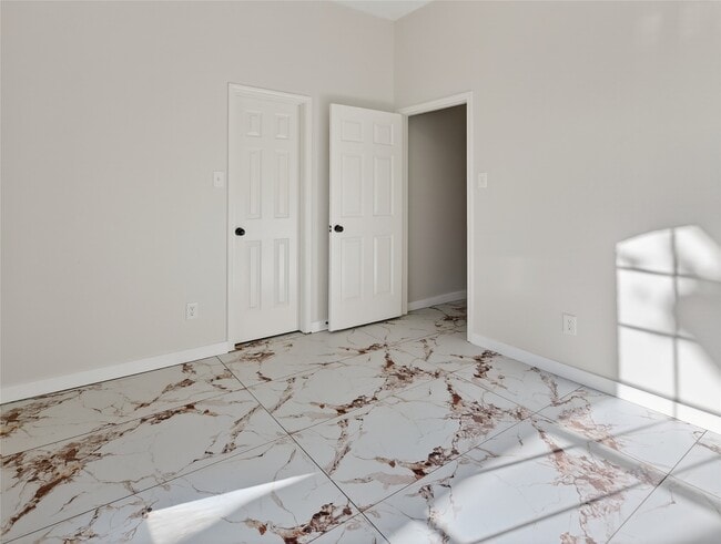 Building Photo - 4418 W Thunderwood Cir