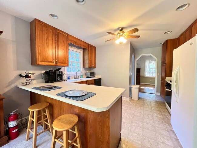 Building Photo - Life Just Got Better.-MONTH TO MONTH LEASE...