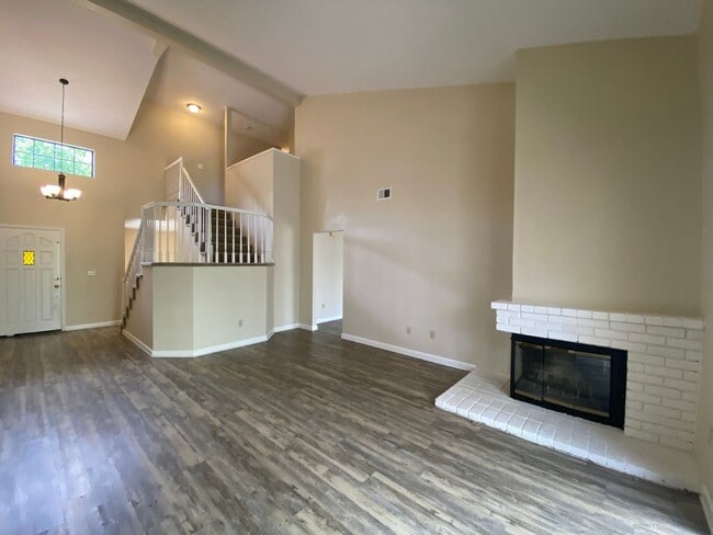 Building Photo - Danville Brookview Duet Townhouse 4 Br., 2...