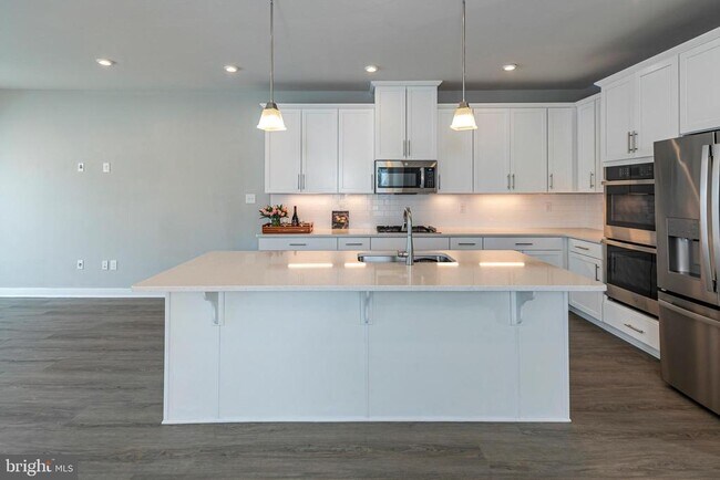 Building Photo - 2410 Lenox Dr