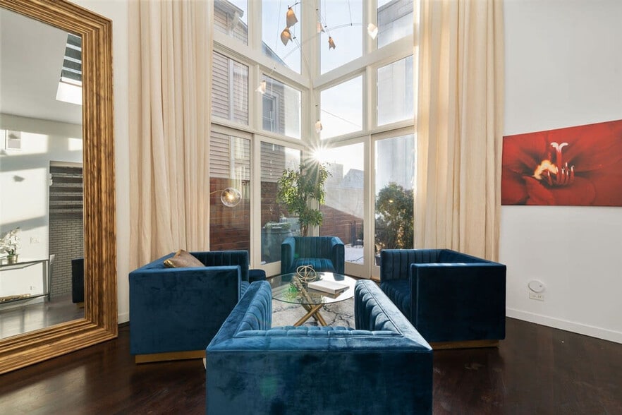 Building Photo - 1856 N Fairfield Ave