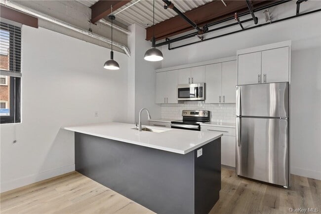 Building Photo - 189 N Main St