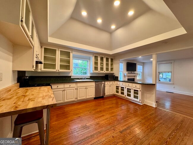Building Photo - 687 Brownwood Ave SE