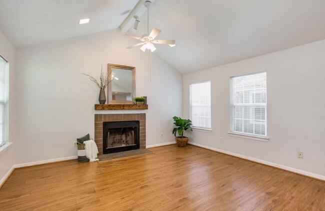 Building Photo - 808 Kalanchoe Ct