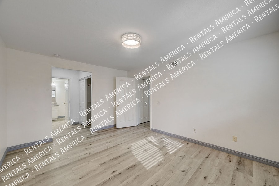 Building Photo - 101 Luna Way