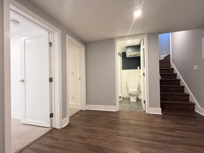 Building Photo - Stunning Remodel Near 9th & 9th!