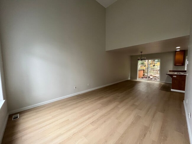 Building Photo - Spacious Four Bedroom Home with Bonus Room - Toledo St