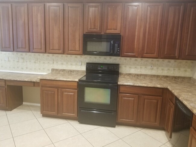 Building Photo - Beautiful spacious 3 b 2 bth 1834 sq ft home