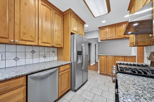 Building Photo - 4913 Premiere Ave