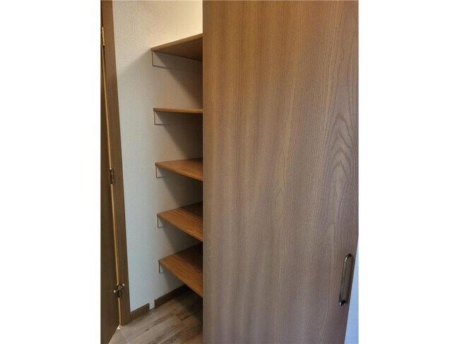 Building Photo - 609 Main St S