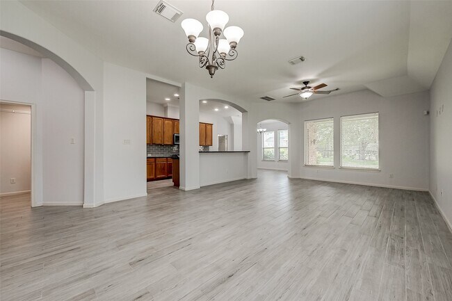 Building Photo - 18302 N Elizabeth Shore Loop