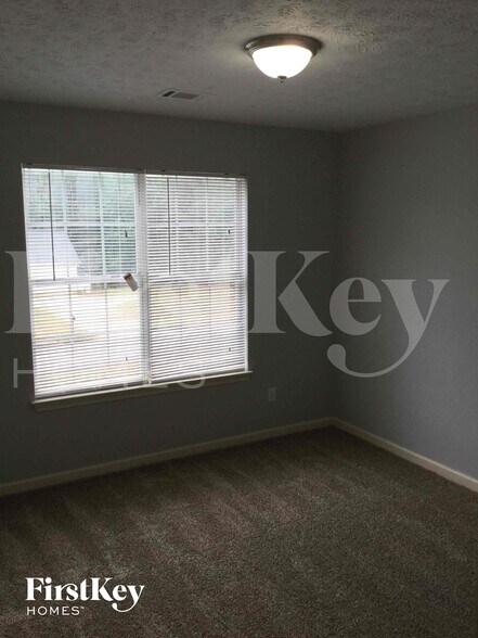 Building Photo - 715 Grove Pointe Cir