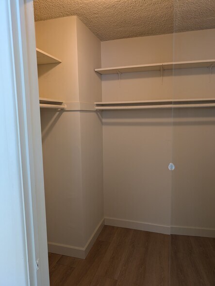 Building Photo - 11927 Iowa Ave