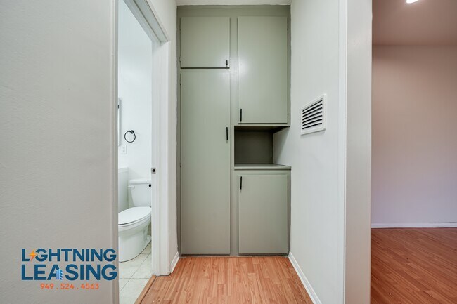 Building Photo - 3737 Inglewood-11D
