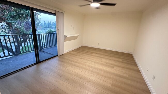 Building Photo - 1472 Camelot Dr