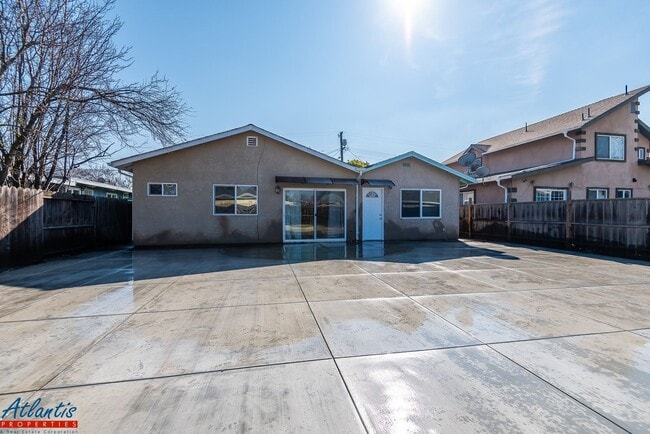 Building Photo - Beautiful Home | Remodeled | Near Facebook