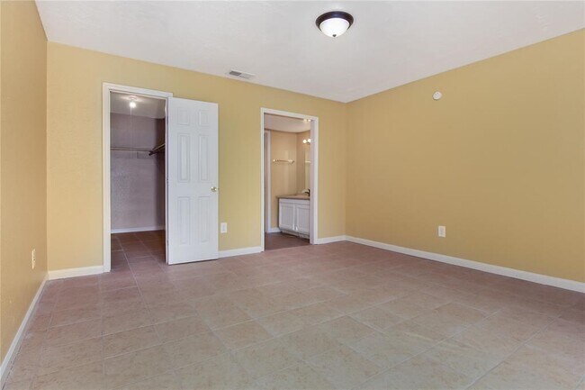 Building Photo - 12223 W Village Dr