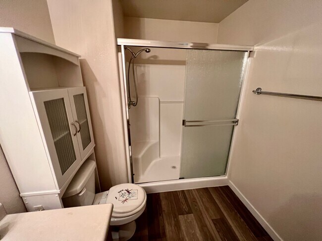 Building Photo - 2524 Parkwood Village Ln