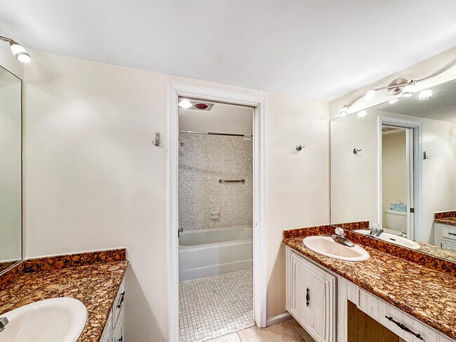 Building Photo - 5480 N Ocean Dr