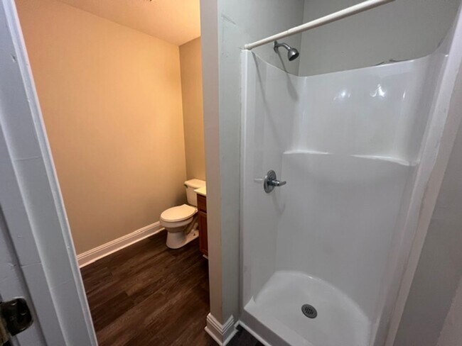 Building Photo - Oak Ridge 37830 - 2 bedroom, 2 bath townho...