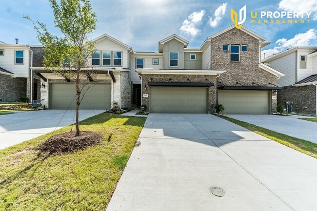 Building Photo - Adorable 3 Bedroom Townhouse-- Coming Soon!