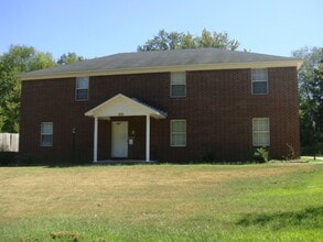 Building Photo - 300 E Carthage Ave