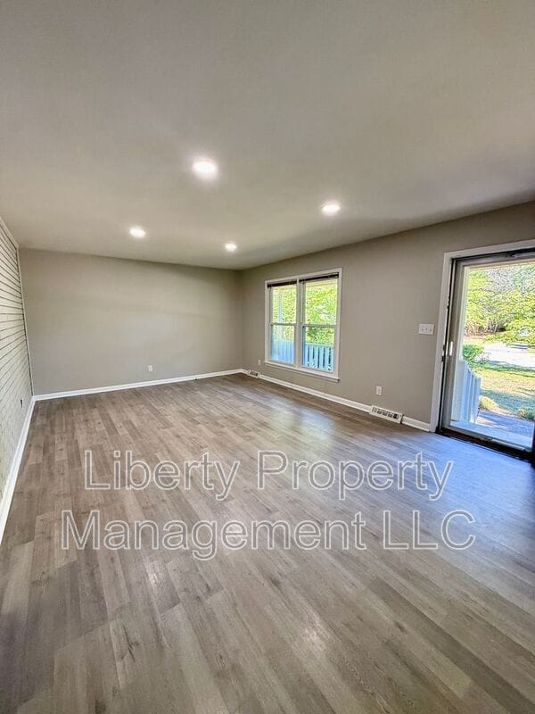 Building Photo - 475 Albemarle Dr