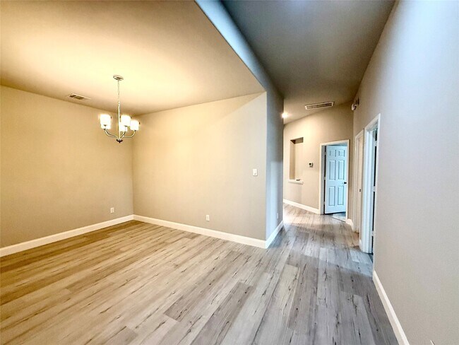 Building Photo - 141 Eliana Shores Dr