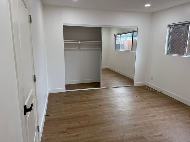 Building Photo - Modern & Chic 1-Bedroom in the Heart of No...