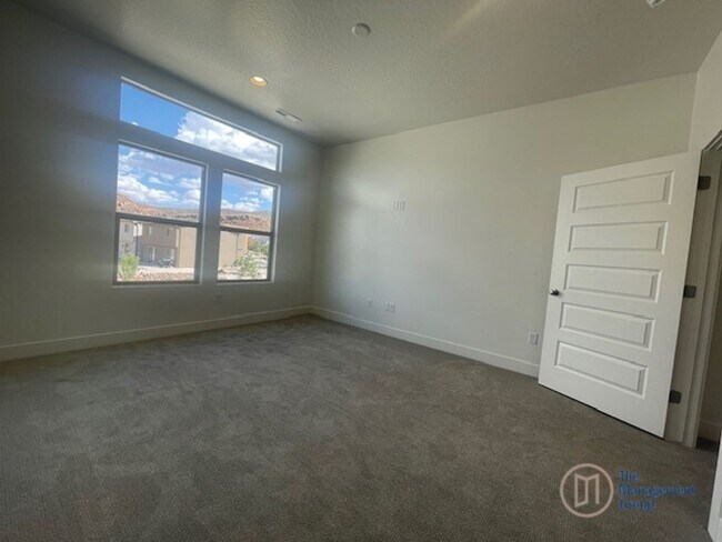 Building Photo - 4 Bedroom Desert Providence