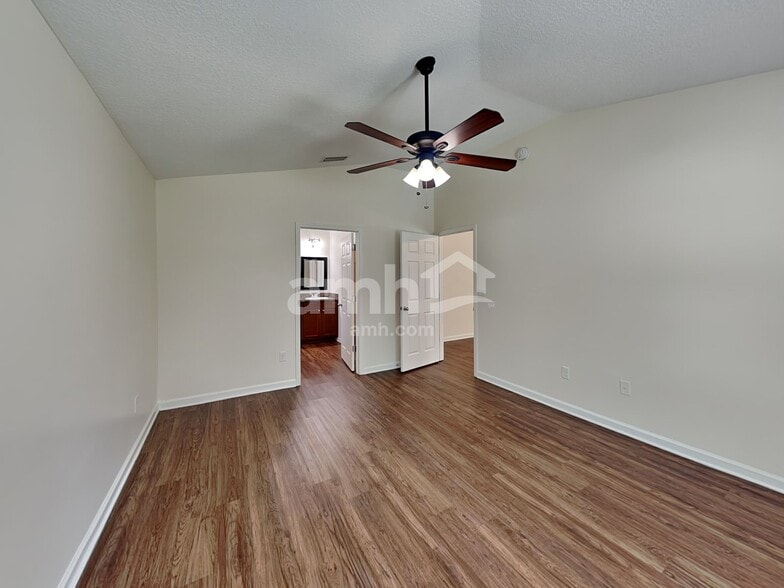 Building Photo - 351 N Twin Maple Rd