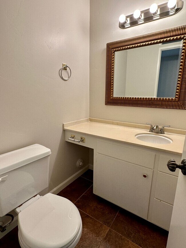 Building Photo - Spacious, Upgraded, 3 Bedroom 2.5 Bath Con...