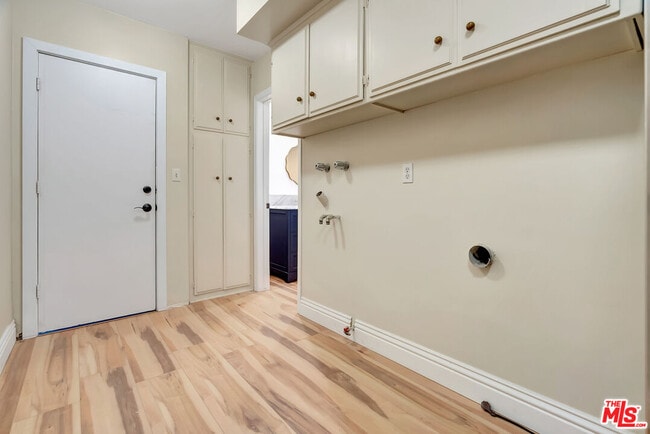 Building Photo - 16608 Park Ln Cir