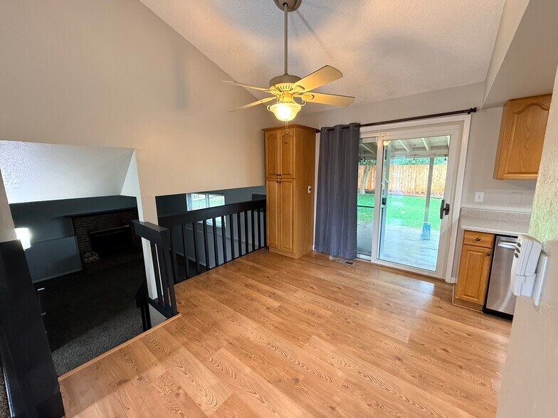 Dining area - 5879 S Oak St