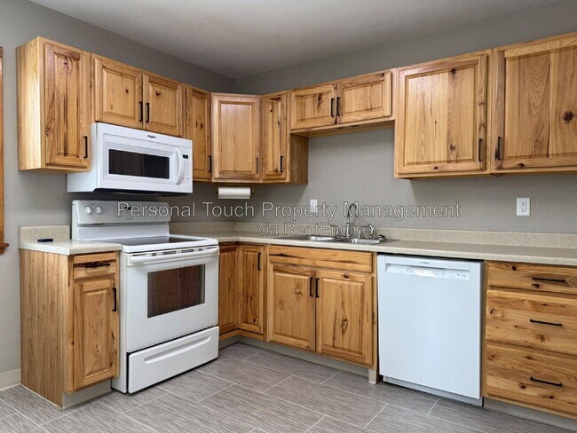 Building Photo - 413 22nd St S