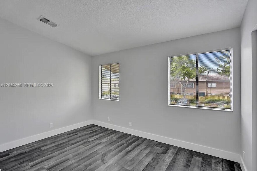 Building Photo - 5084 S University Dr