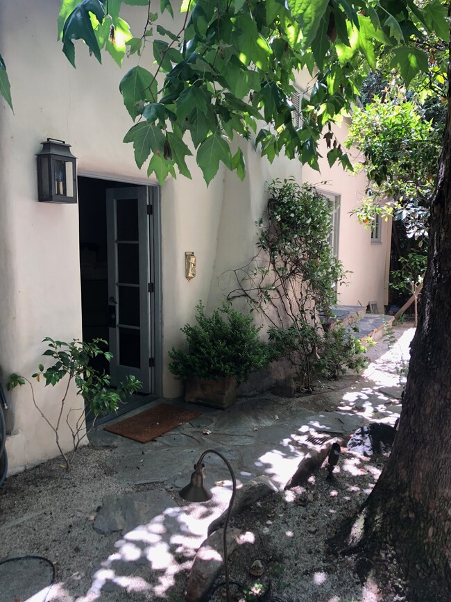 side entrance - 1741 Coldwater Canyon Dr