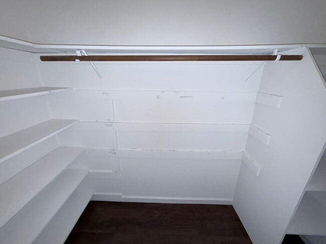 Building Photo - 533 Bustos Pl