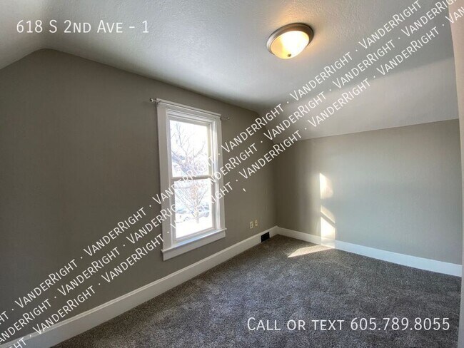 Building Photo - 618 S 2nd Ave