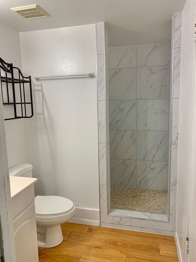 Building Photo - Spacious 3/2 in Club View Estates