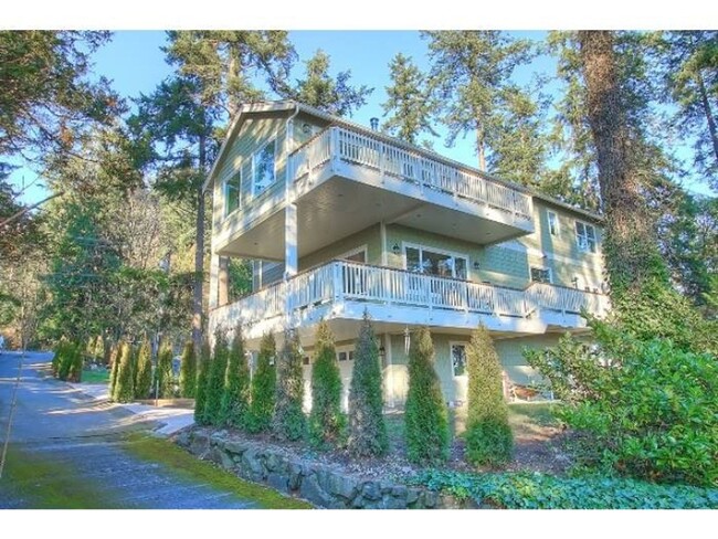 Building Photo - Kirkland Home Near Juanita Beach with Lake...